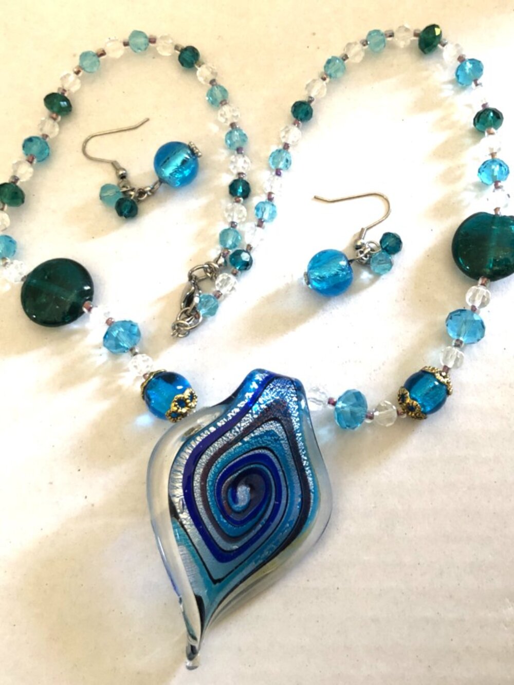 Elegant blue black beaded pendant statement necklace & earrings set - Picture 2 of 2